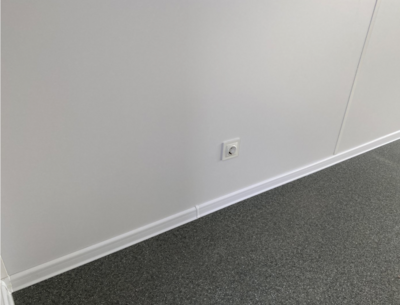 Premium Bürocontainer 6,00 x 2,44 Tür Stirnseitig
