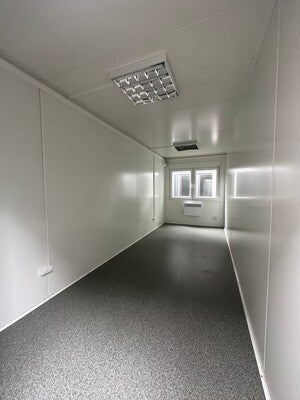 Bürocontainer 6,00 x 2,44 Tür Stirnseitig