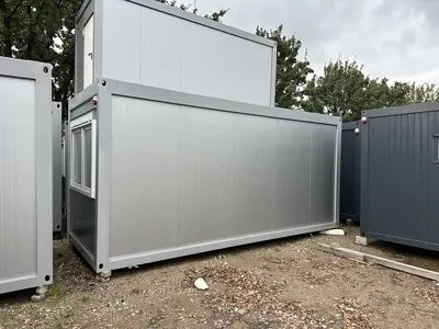 Bürocontainer 6,00 x 2,44 Tür Stirnseitig