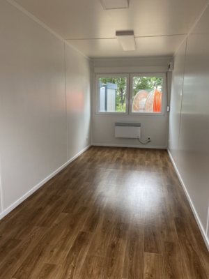 Premium Bürocontainer 6,00 x 2,44 Tür Stirnseitig