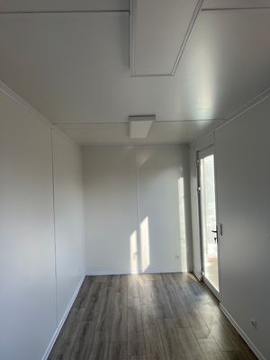 Bürocontainer 6,00 x 2,44 Glastür mit Rollladen